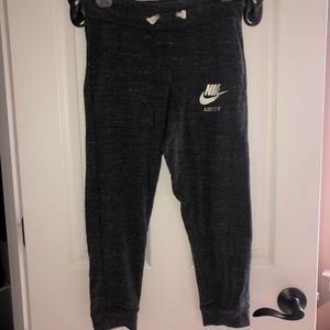 Capri Nike joggers